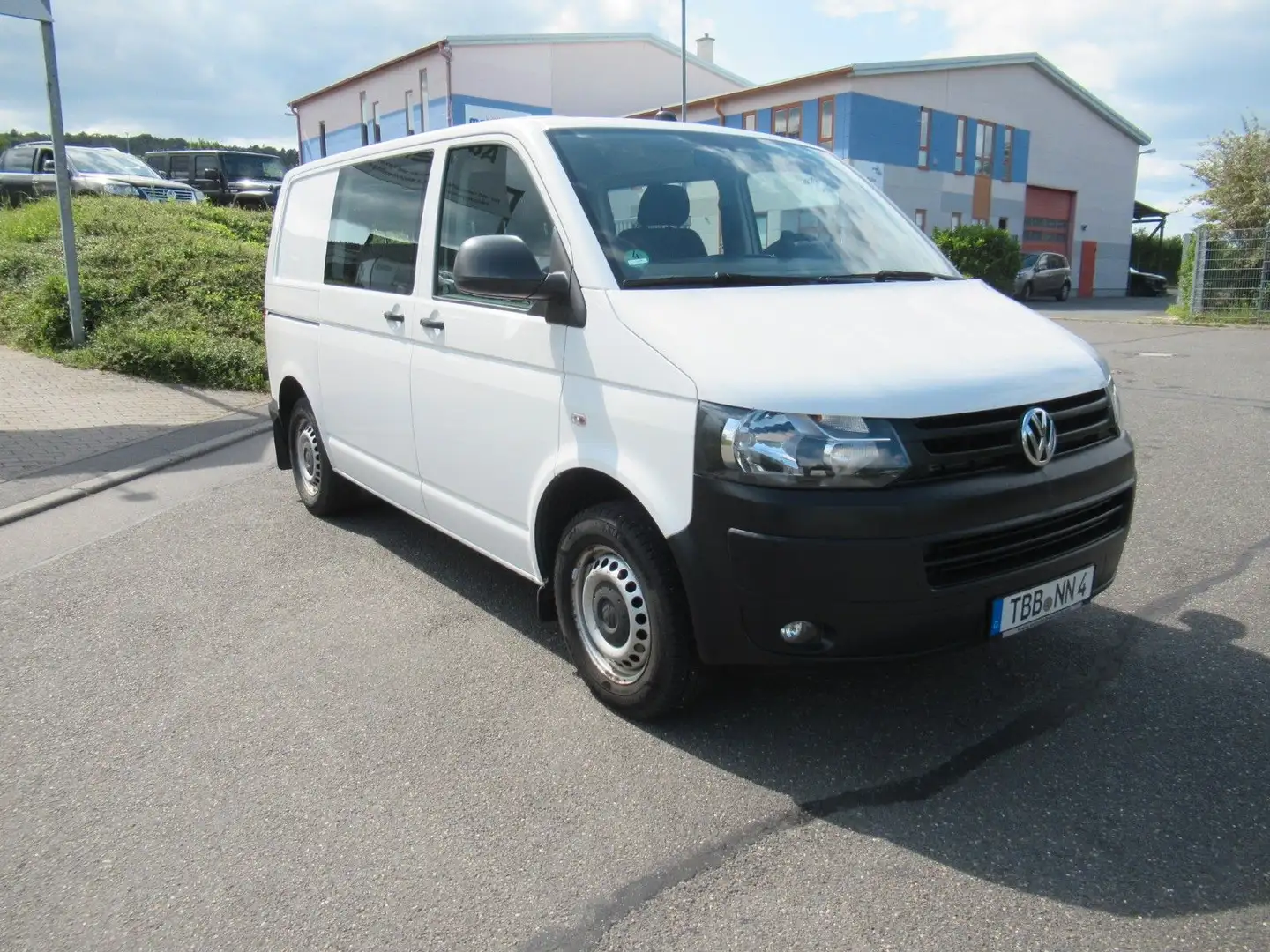 Volkswagen T5 Transporter Kombi 4Motion 9-Sitzer White - 2
