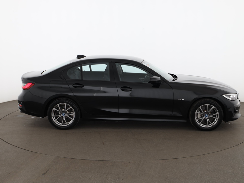BMW 330 e Limousine Sport Aut LED AHK NAVI LEDER TEMP — photo 4
