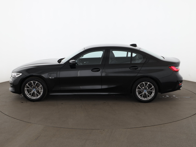 BMW 330 e Limousine Sport Aut LED AHK NAVI LEDER TEMP — photo 6