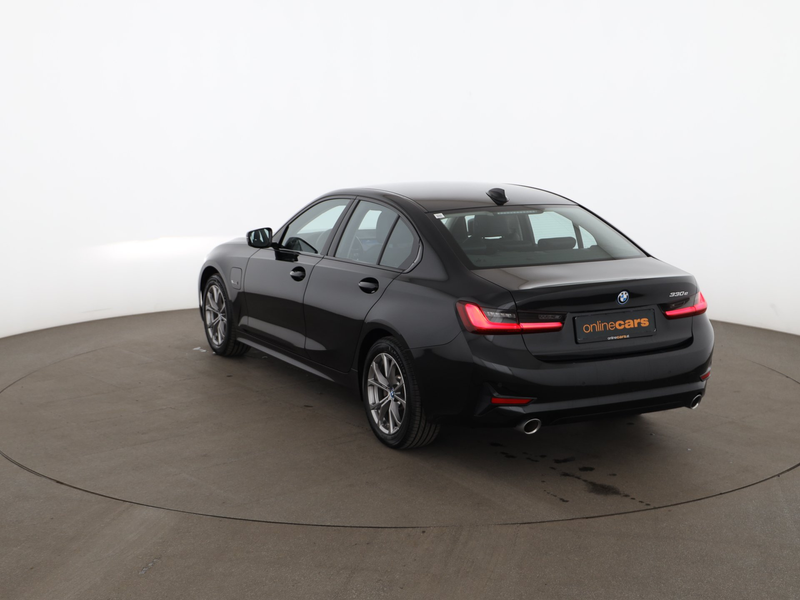 BMW 330 e Limousine Sport Aut LED AHK NAVI LEDER TEMP — photo 7