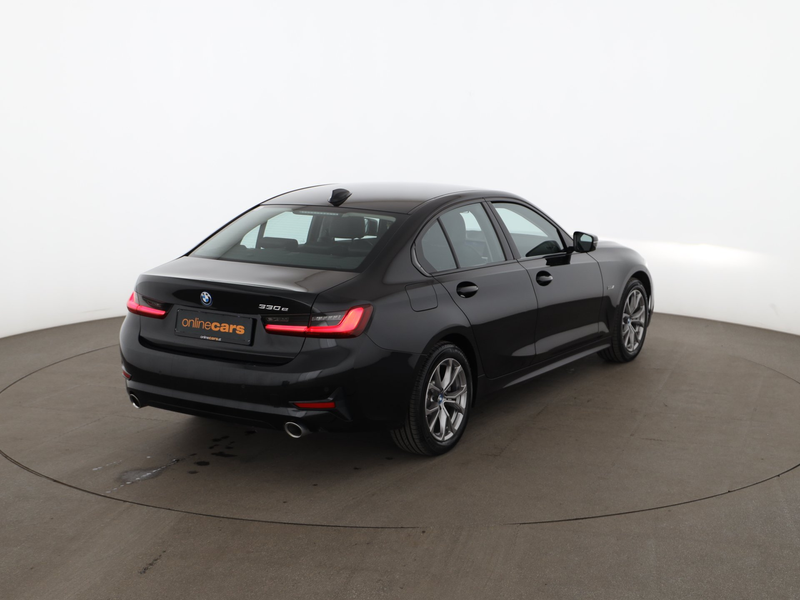 BMW 330 e Limousine Sport Aut LED AHK NAVI LEDER TEMP — photo 3