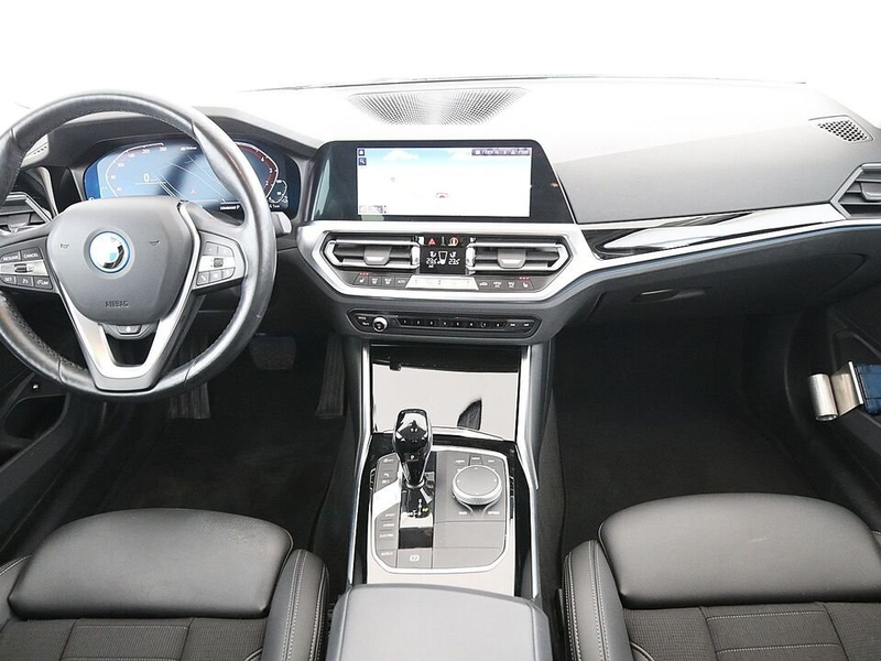 BMW 330 e Limousine Sport Aut LED AHK NAVI LEDER TEMP — photo 11