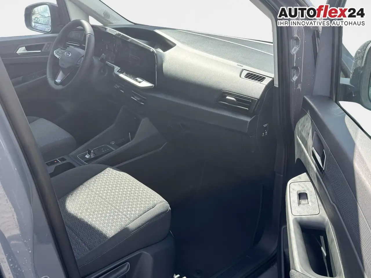Ford Tourneo Connect Grand Titanium 2,0 TDCI L2 7 Sitzer Klimaautoma... 10