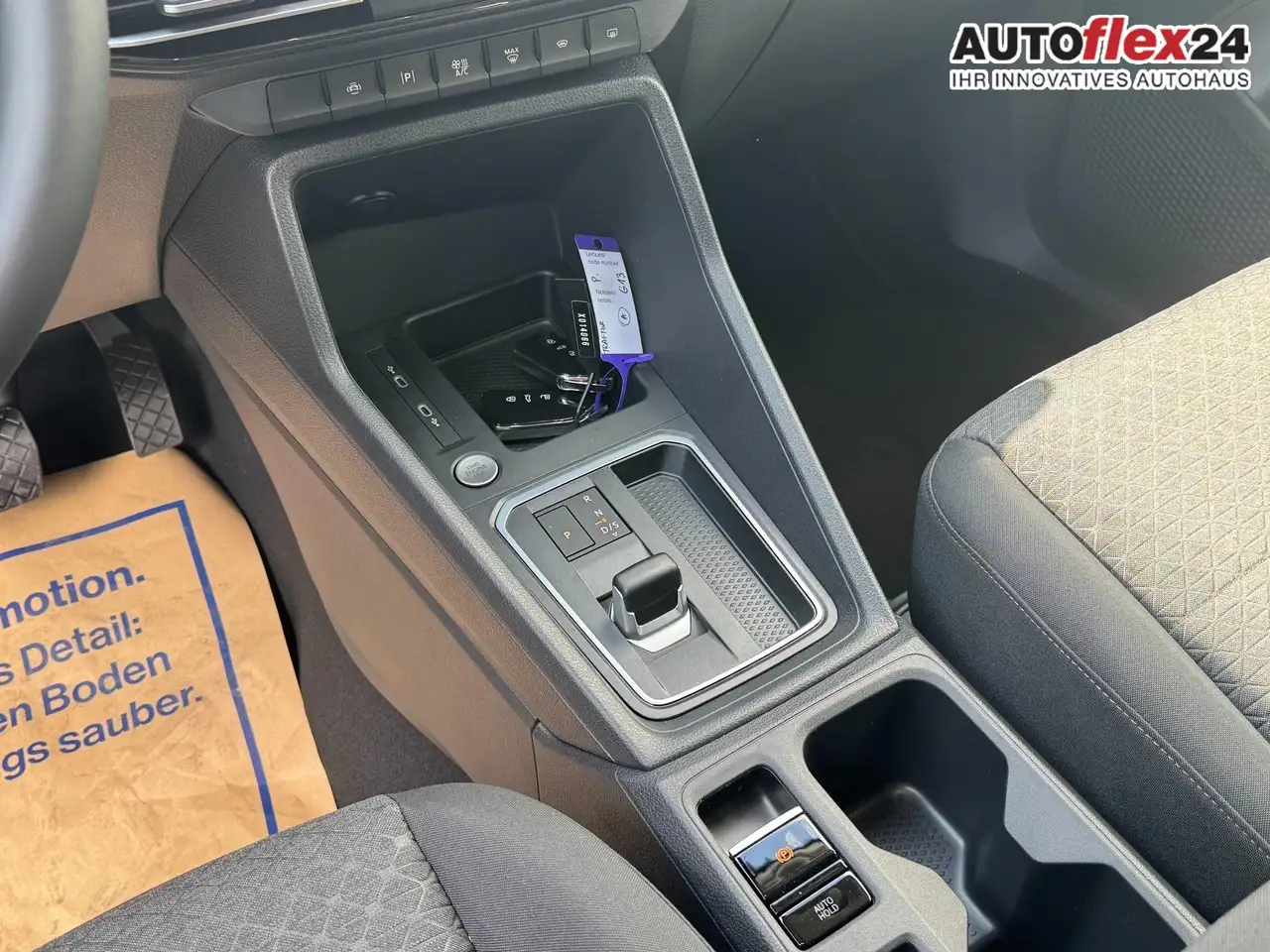 Ford Tourneo Connect Grand Titanium 2,0 TDCI L2 7 Sitzer Klimaautoma... 16