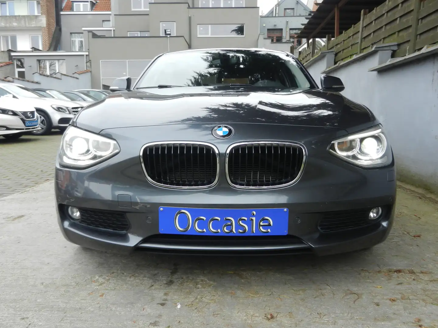 BMW 116 dA  Automatique Pack Sport Business Edition Grijs - 2