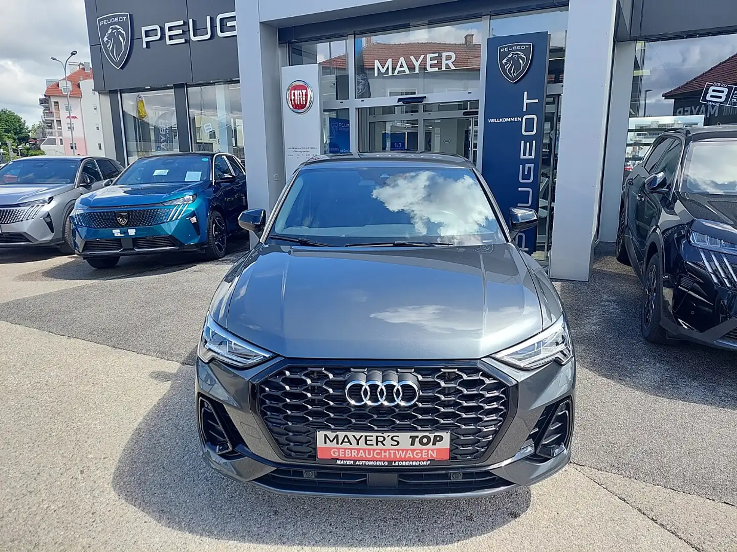 Audi Q3 Sportback 45 TFSI e S-tronic S-line Grau - 2