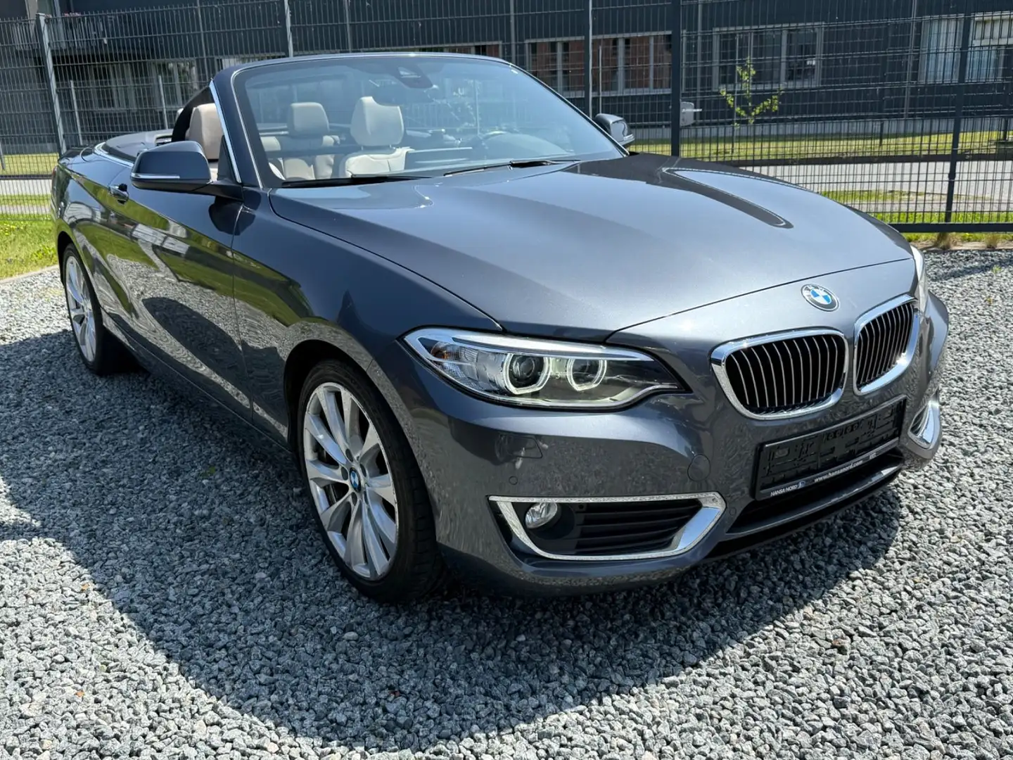 BMW 220 iA Cabrio LUXURY LINE NAVI KEYLESS HIFI LEDER Grau - 2
