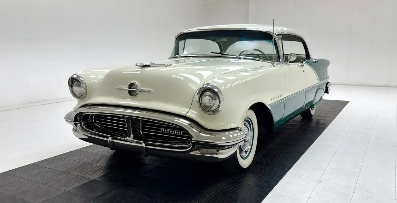 Oldsmobile Holiday 4 Door Hardtop, foto 1