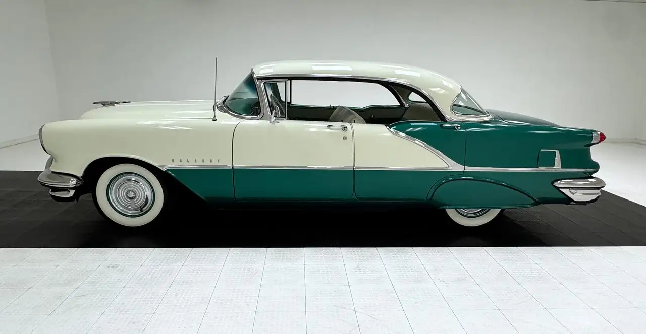 Oldsmobile Holiday 4 Door Hardtop, foto 2
