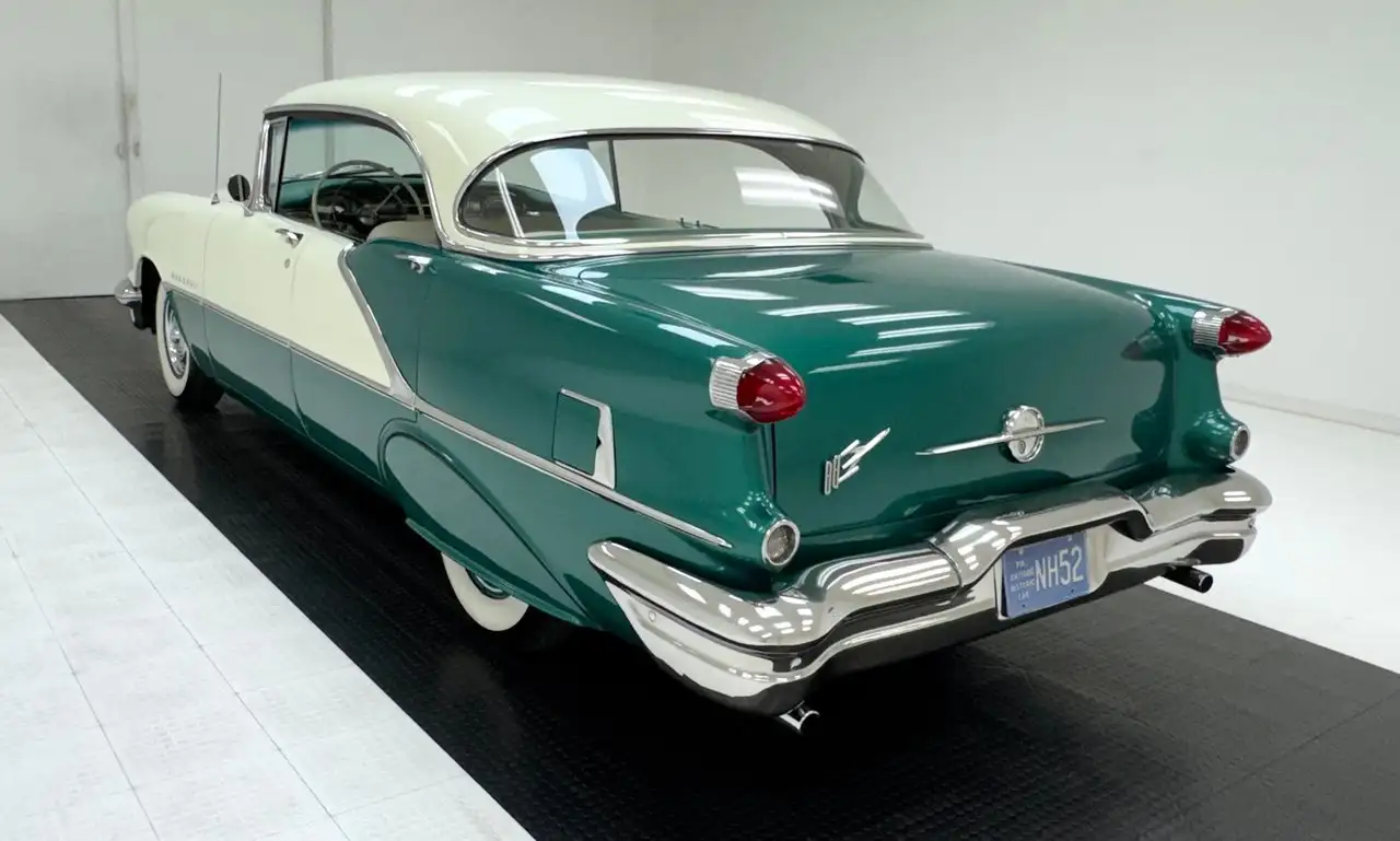 Oldsmobile Holiday 4 Door Hardtop, foto 3
