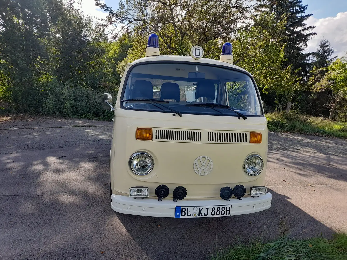 Volkswagen T2 Rettungswagen,nahezu kompletter Originalzustand Beige - 1