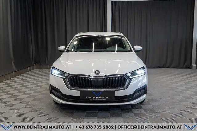 Skoda Octavia view 2