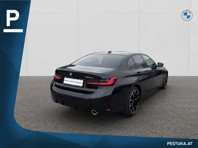 BMW 3 Series view 4