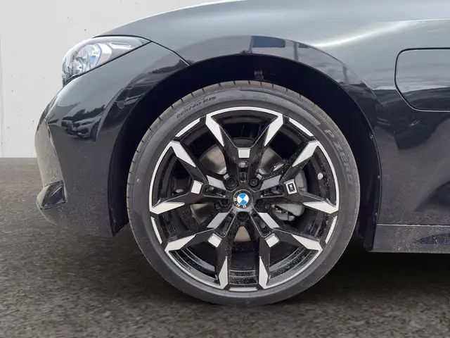 BMW 3 Series view 7