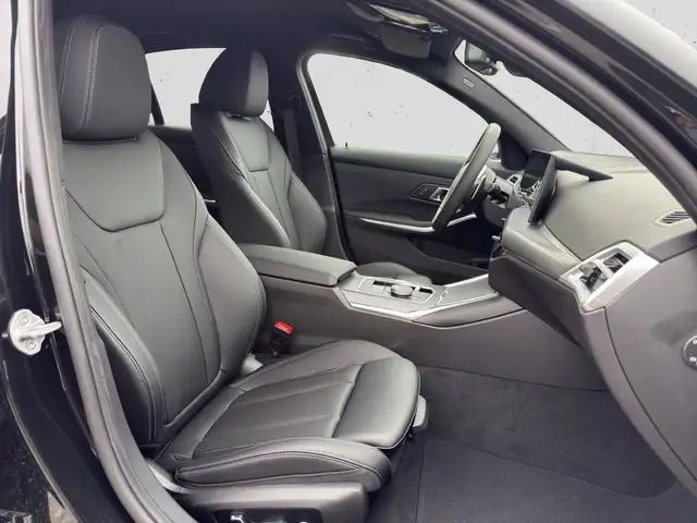 BMW 3 Series view 15