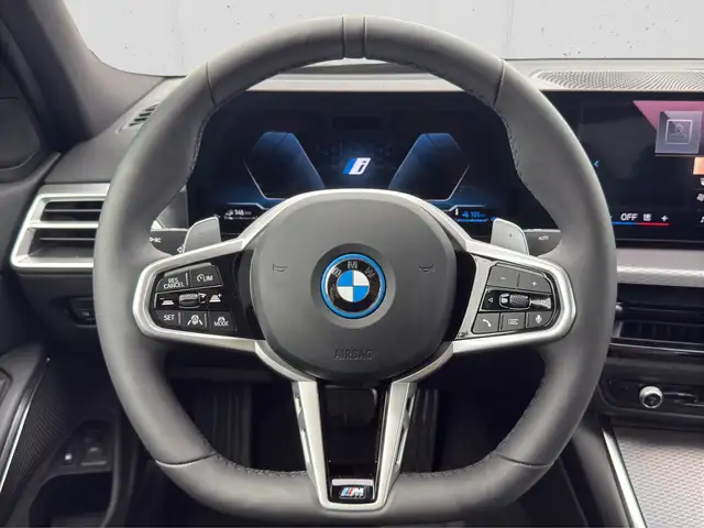 BMW 3 Series view 11