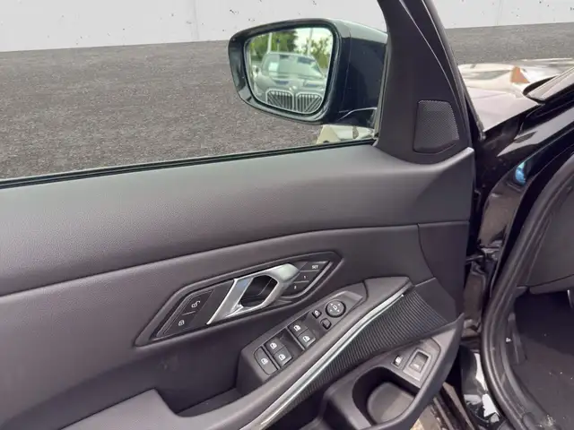 BMW 3 Series view 9