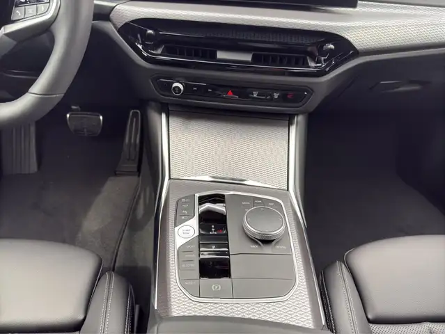 BMW 3 Series view 14