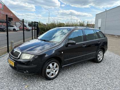 Skoda Fabia Combi 1.4-16V Equipe plus Airco|Cruis|PDC Zwart