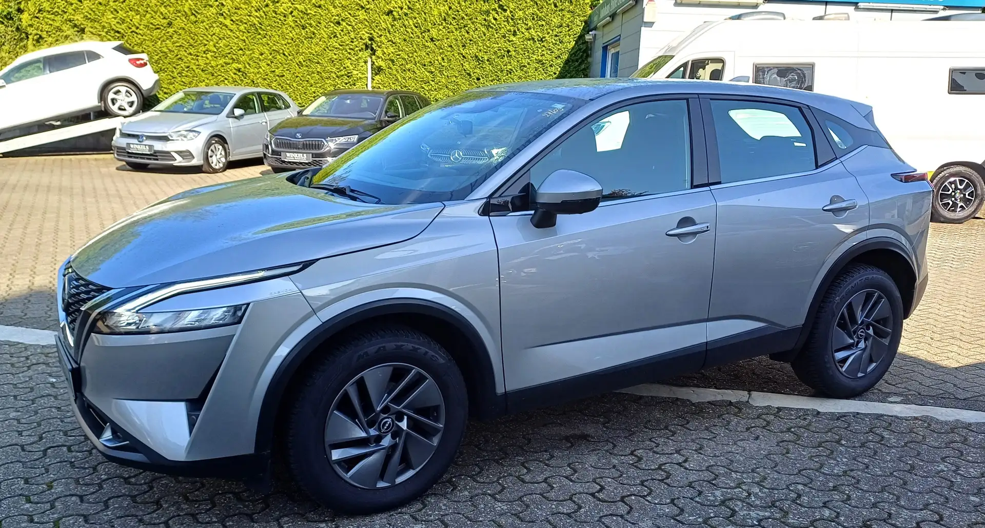 Nissan Qashqai Acenta-Klimaau-Navi-360°-Spur-Totwink-SH-LH-Alu Silber - 1