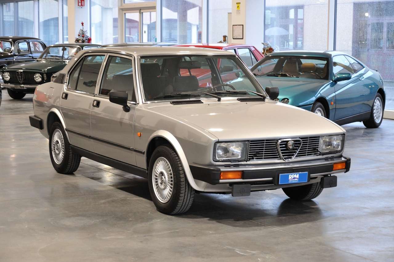 Alfa Romeo Alfetta 2.0 CEM restauro totale UNICA!