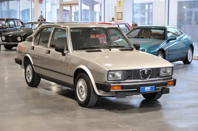 Alfa Romeo Alfetta 2.0 CEM restauro totale UNICA!