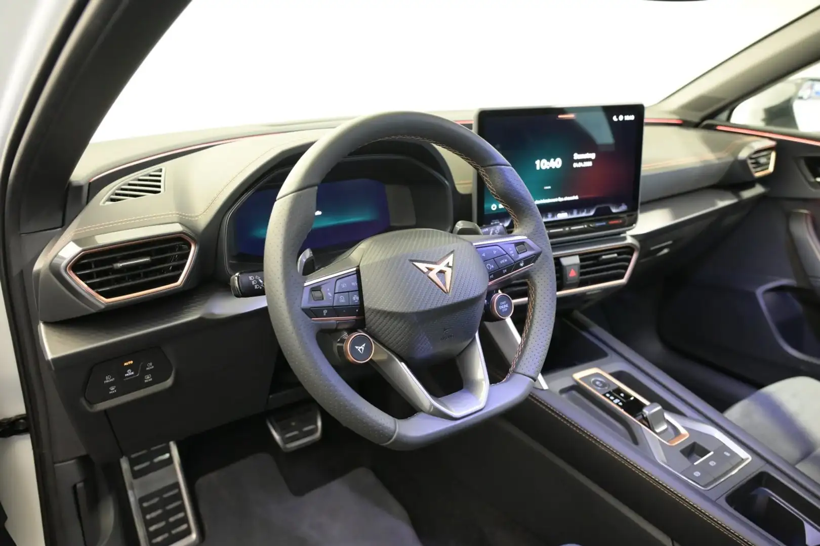 CUPRA Leon 1.5 eTSI DSG Weiß - 1