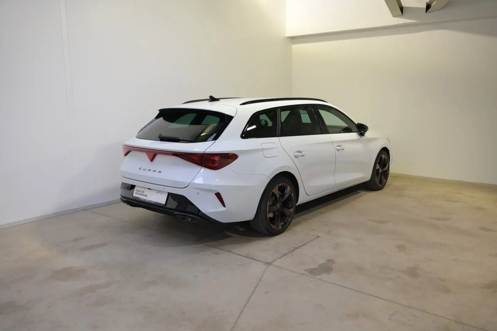 CUPRA Leon 1.5 eTSI DSG Weiß - 2
