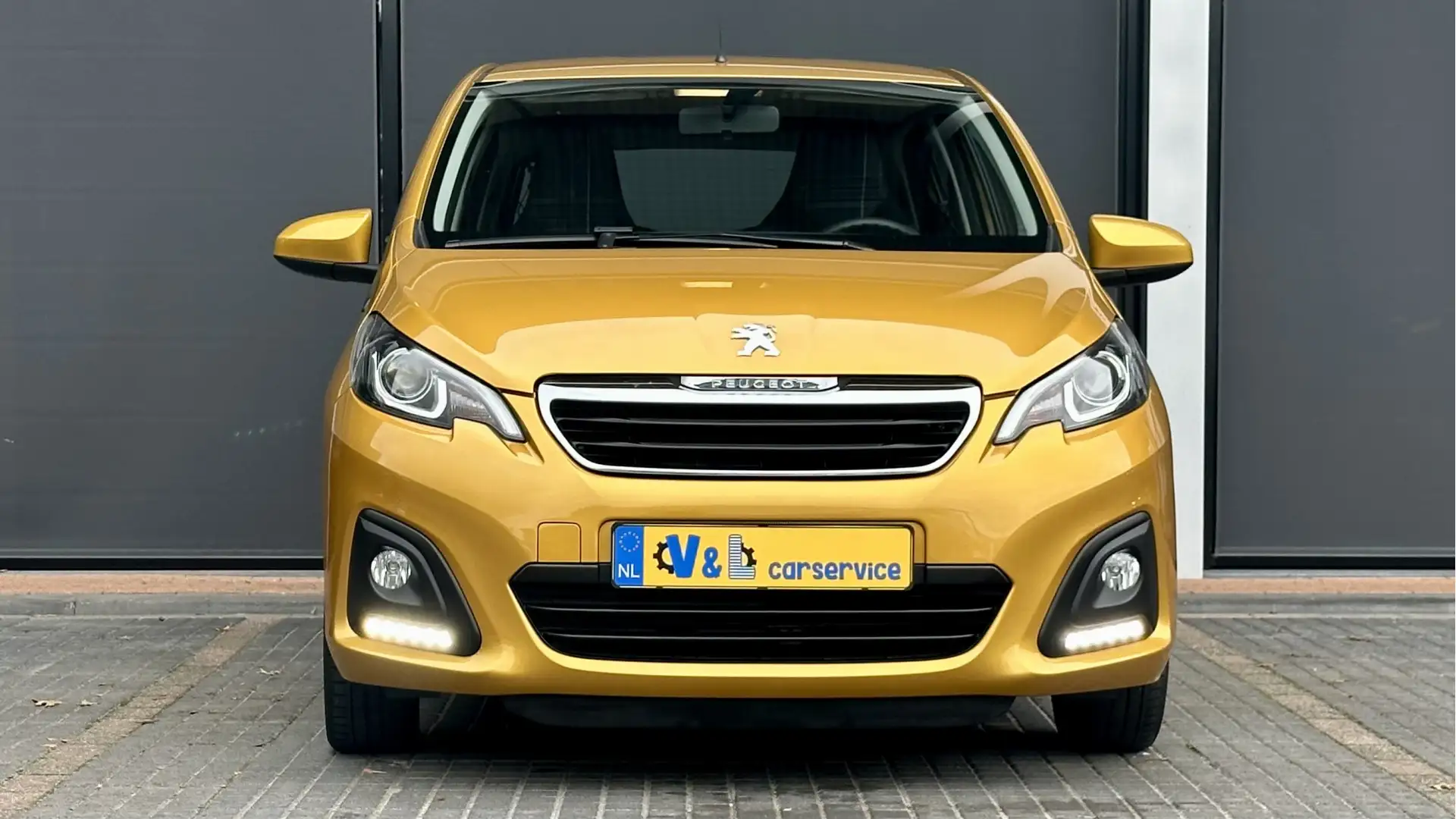 Peugeot 108 1.0 e-VTi Blue Lion / Airco / Bluetooth Geel - 2