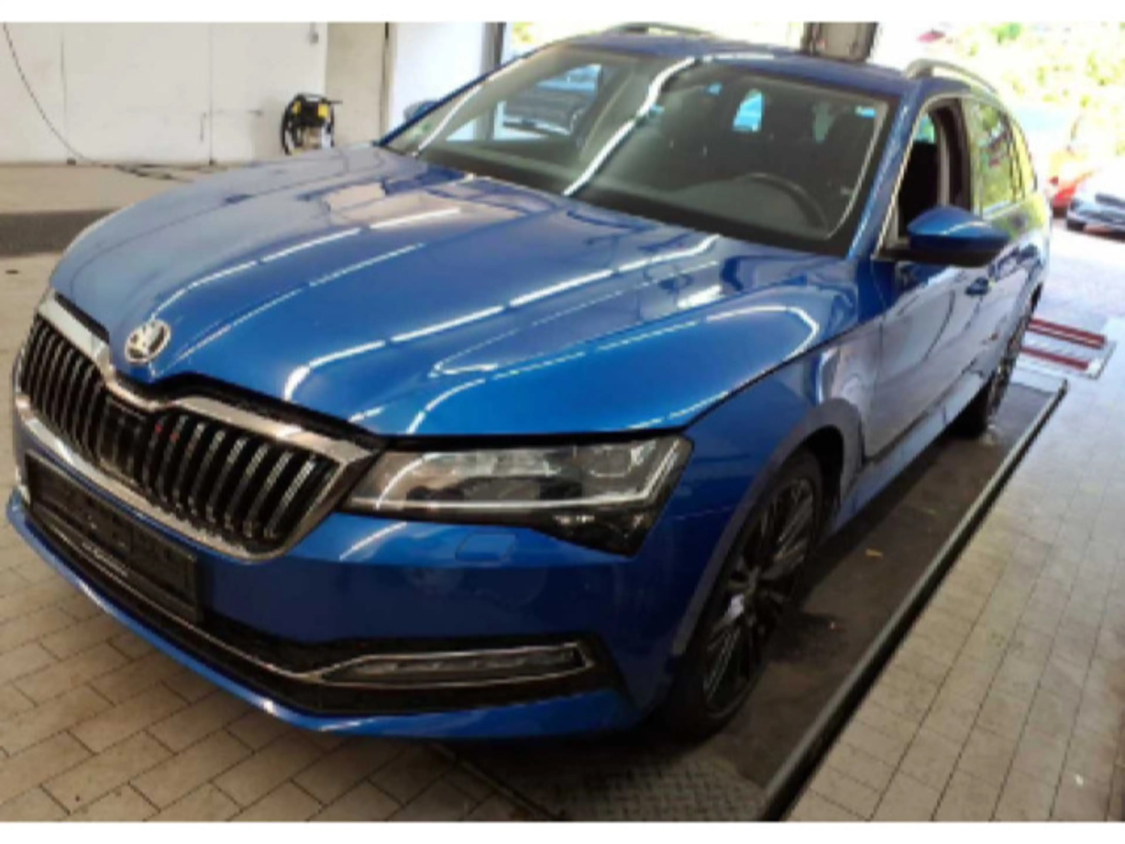 Skoda Superb Combi Style 2.0 TDI DSG AHK Navi Panodach — photo 2