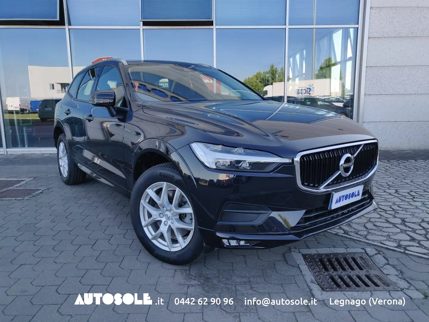 Volvo XC60 XC60 B4 Momentum AWD Automatica Schwarz - 1