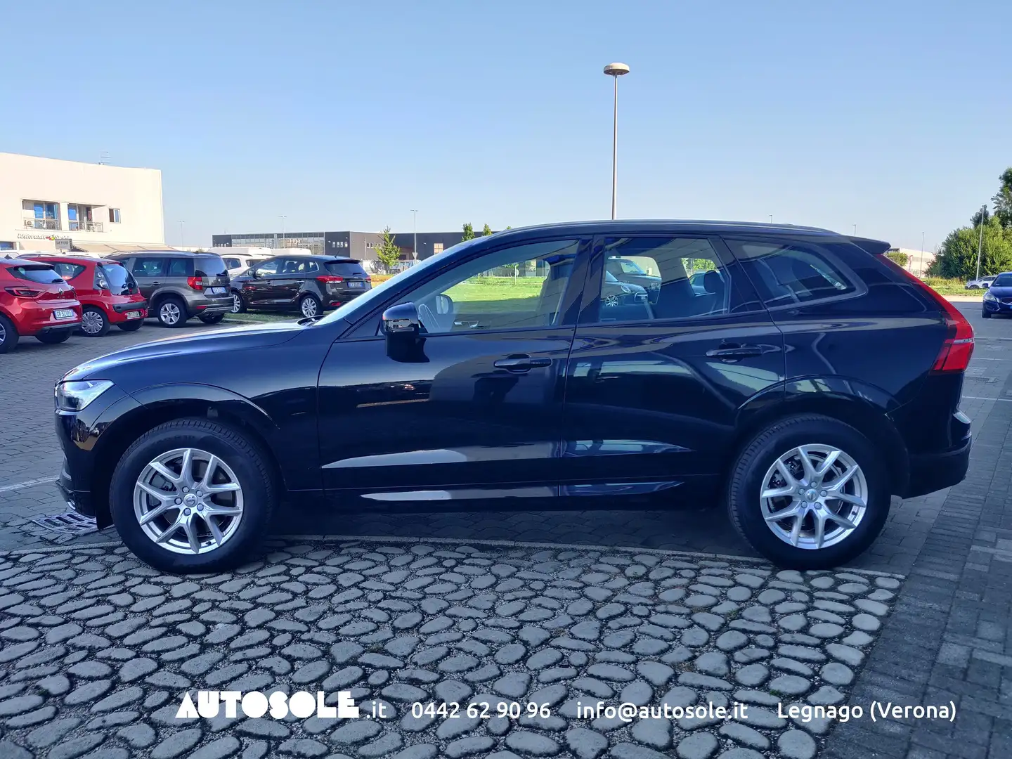Volvo XC60 XC60 B4 Momentum AWD Automatica Schwarz - 2