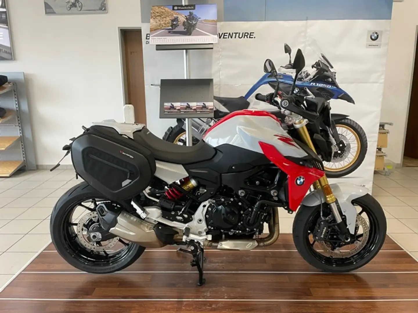BMW F 900 R 48 oder 95 PS / Alle Pakete Silber - 1