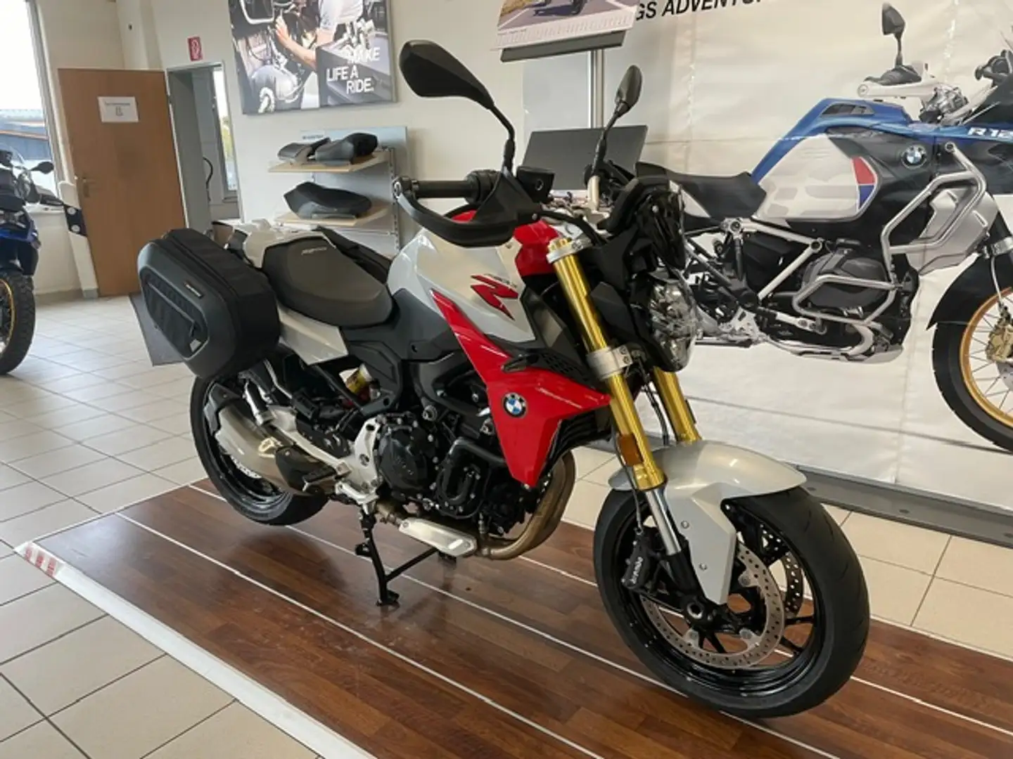 BMW F 900 R 48 oder 95 PS / Alle Pakete Silber - 2