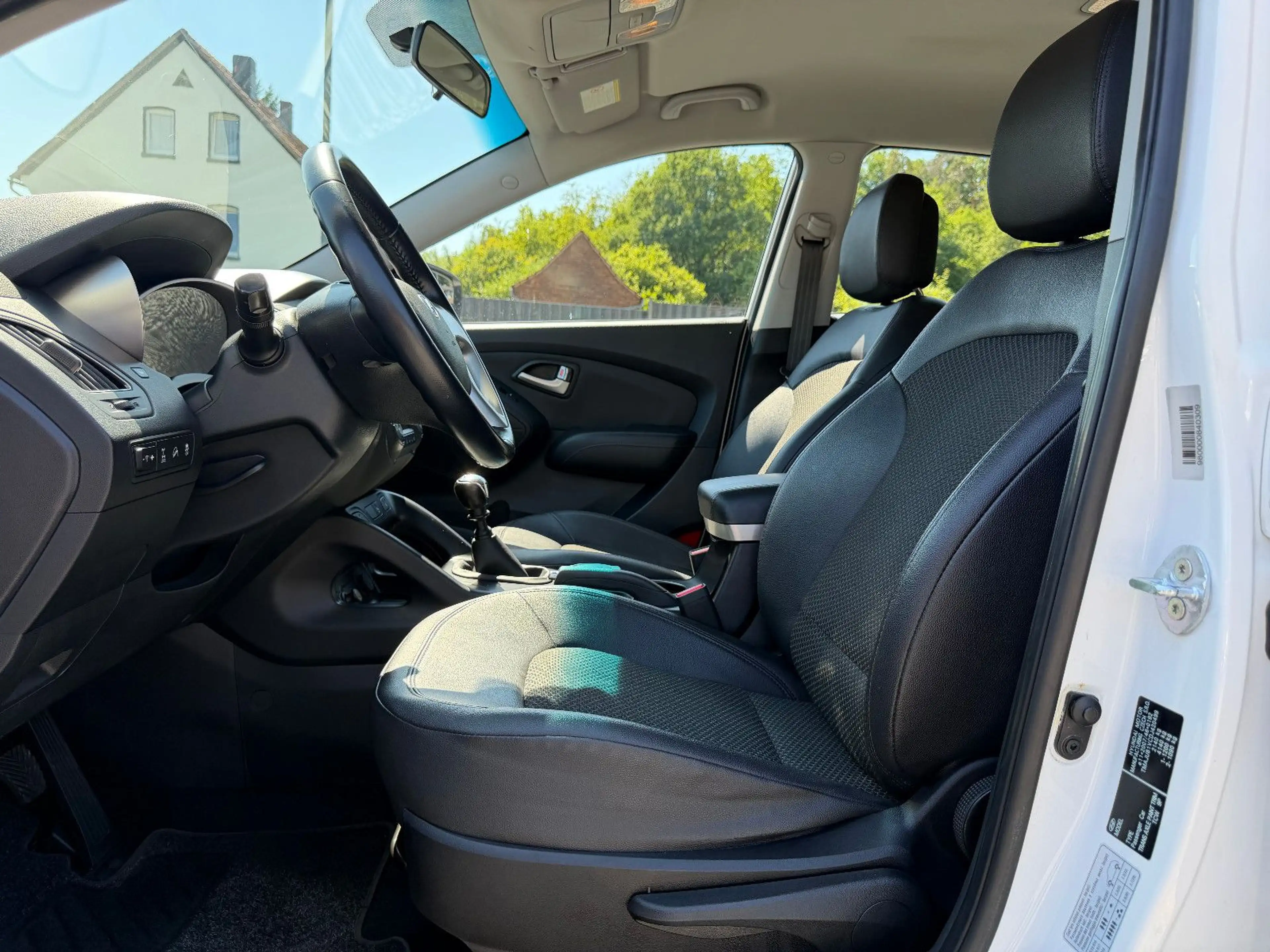 Hyundai iX35 2.0D AWD Bi-XENON/PDC/KLIMAA — photo 9