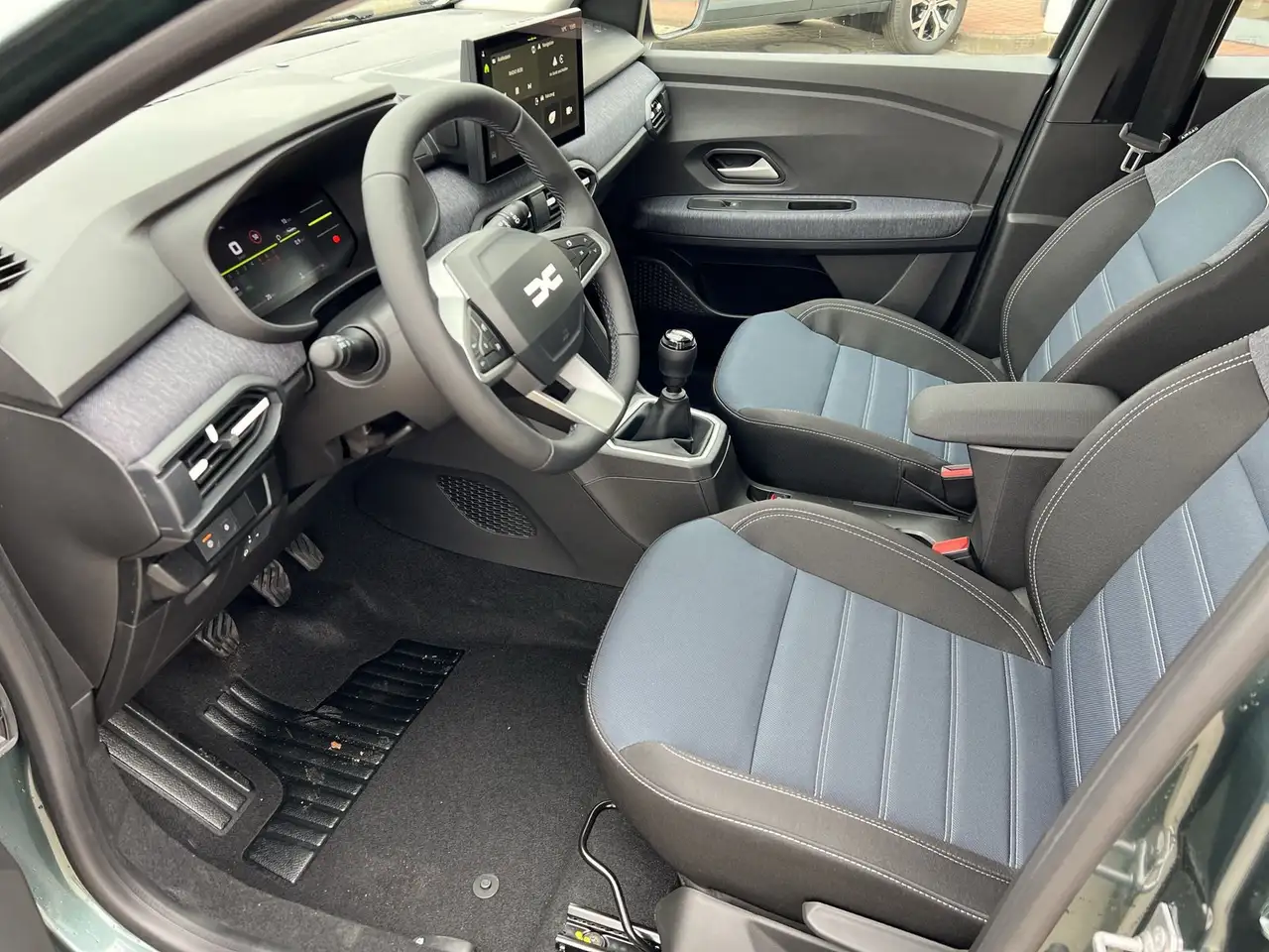 Dacia Sandero Neues Modell TCe 100 Journey Driving- & Winterpake 4