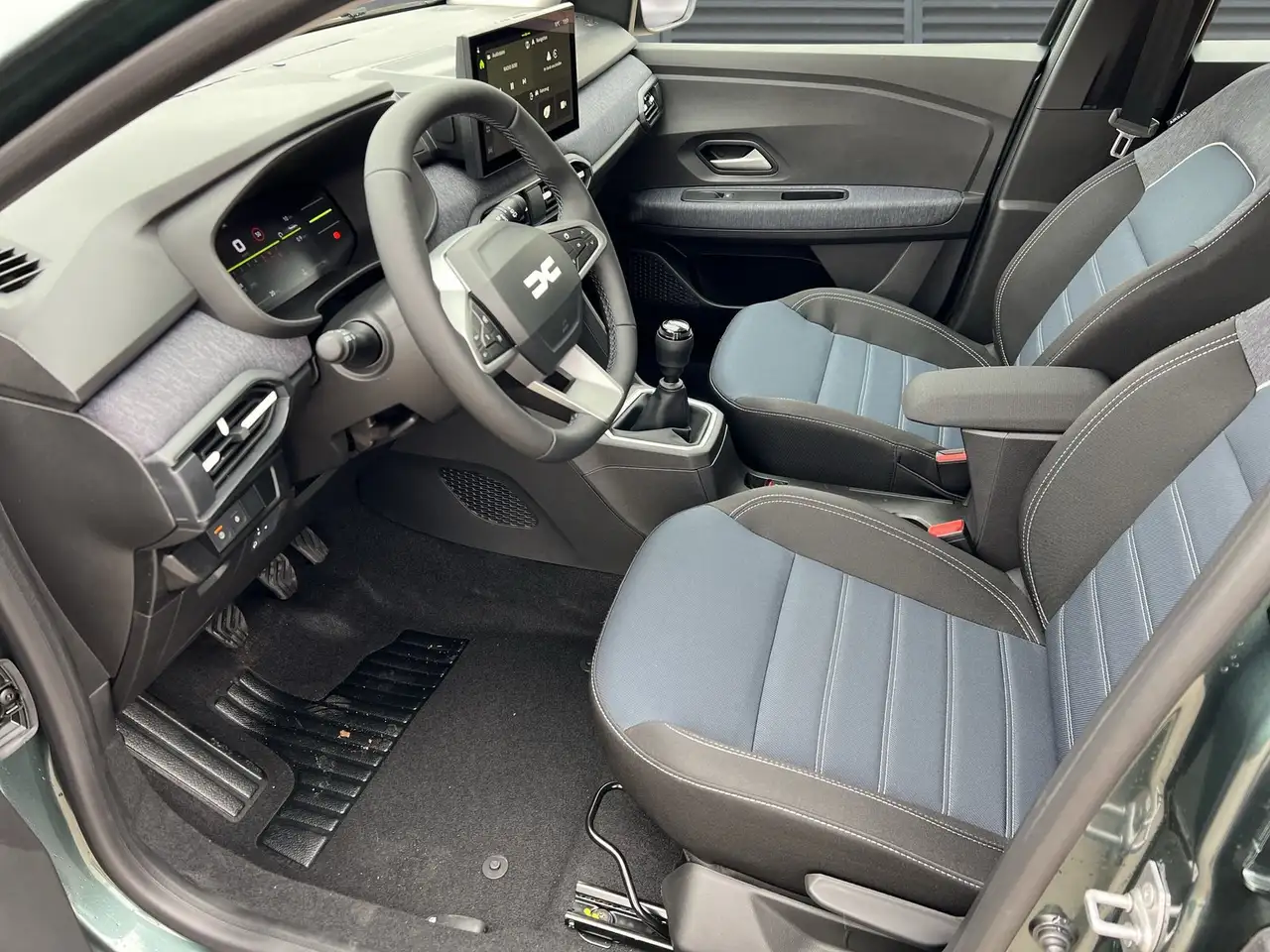 Dacia Sandero Neues Modell TCe 100 Journey Driving- & Winterpake 12