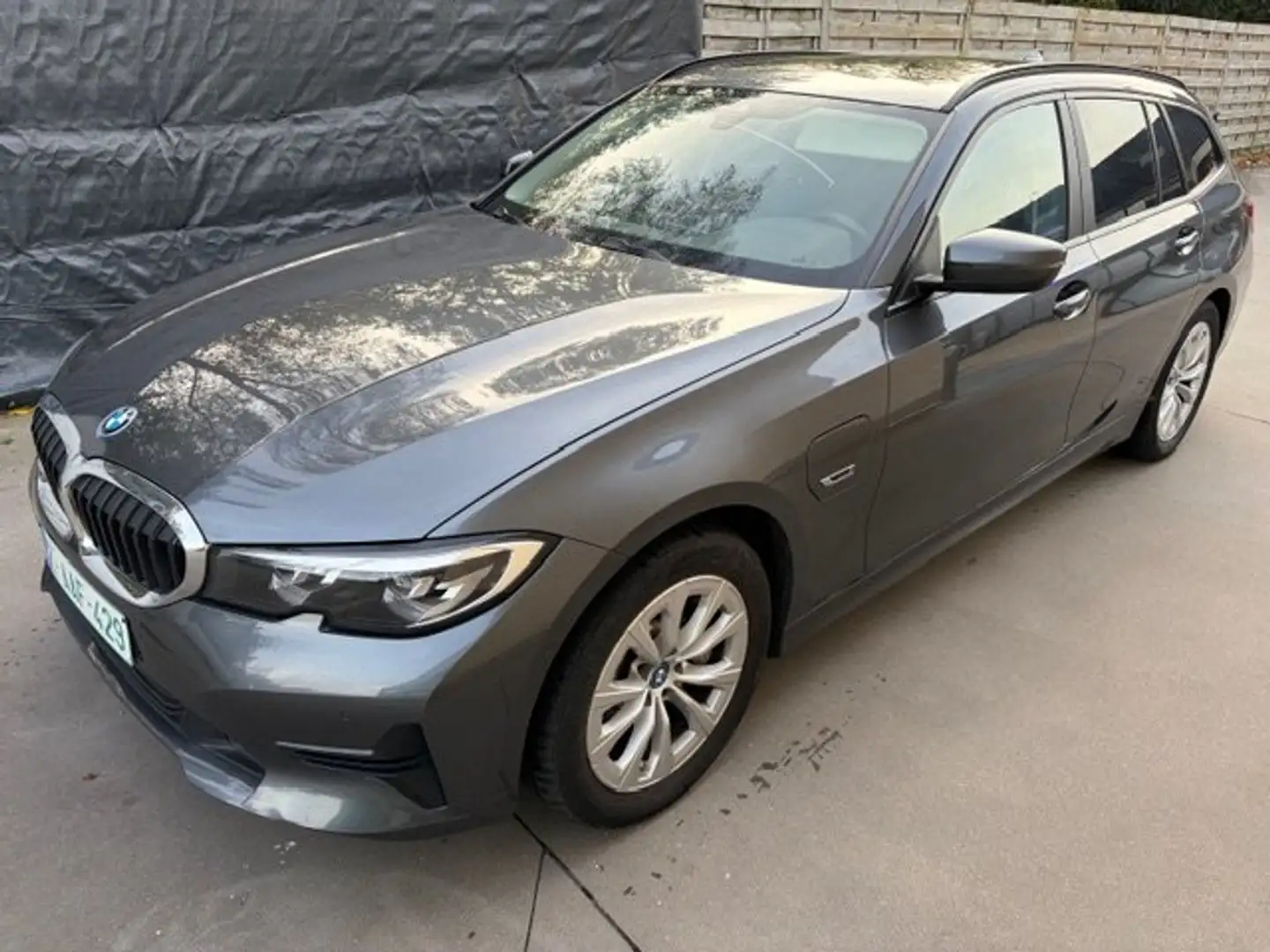 BMW 330 330e Touring Aut. Sport Line PANO DAK TREKHAAK Zwart - 2