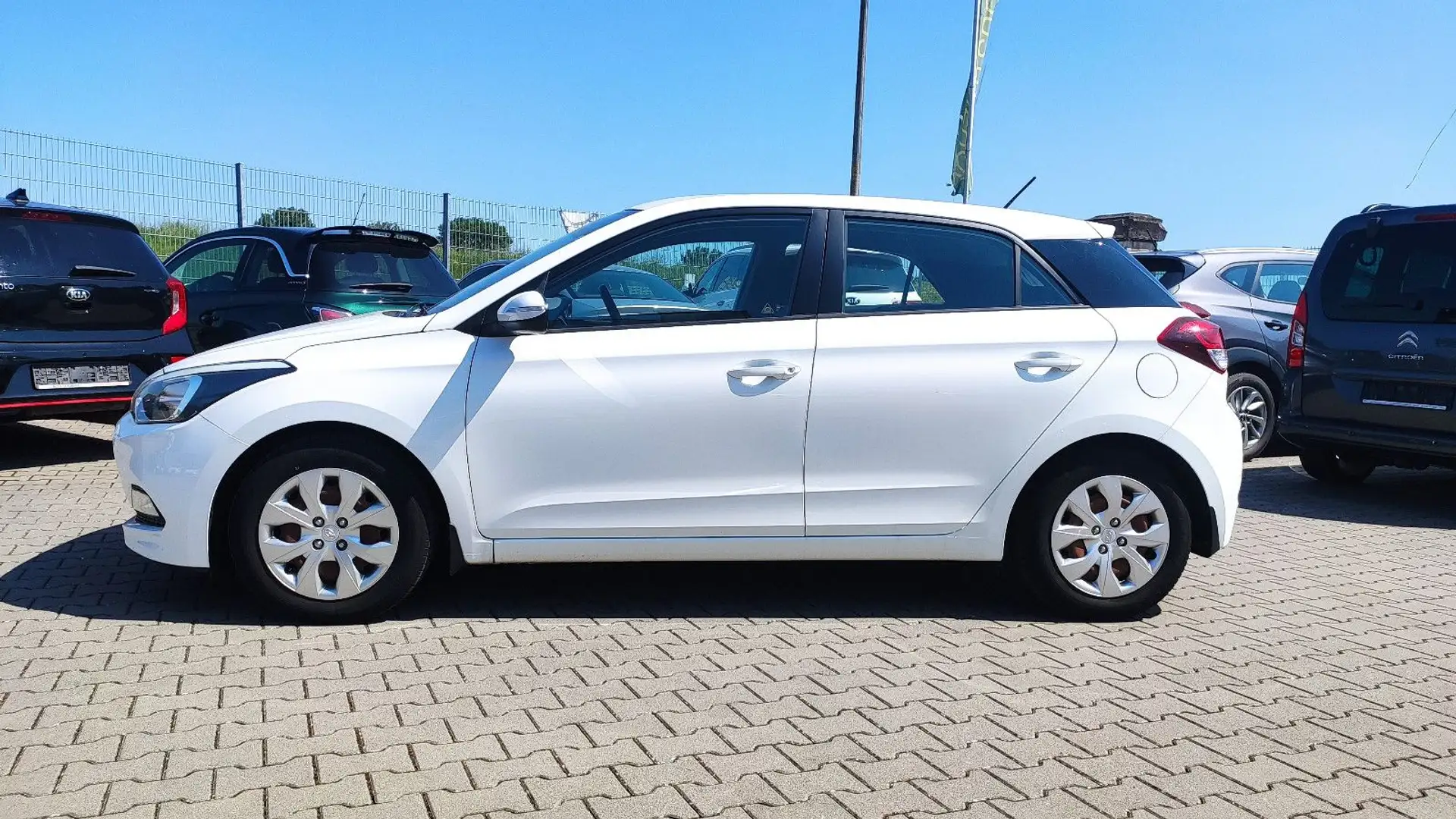 Hyundai i20 Style 1.Hand+Klima+Sitz-/Lenkradheizung+PDC Weiß - 2