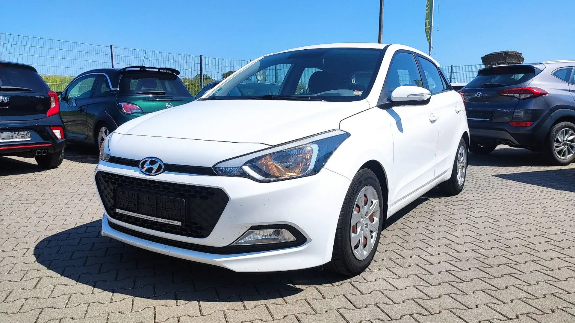 Hyundai i20 Style 1.Hand+Klima+Sitz-/Lenkradheizung+PDC Weiß - 1