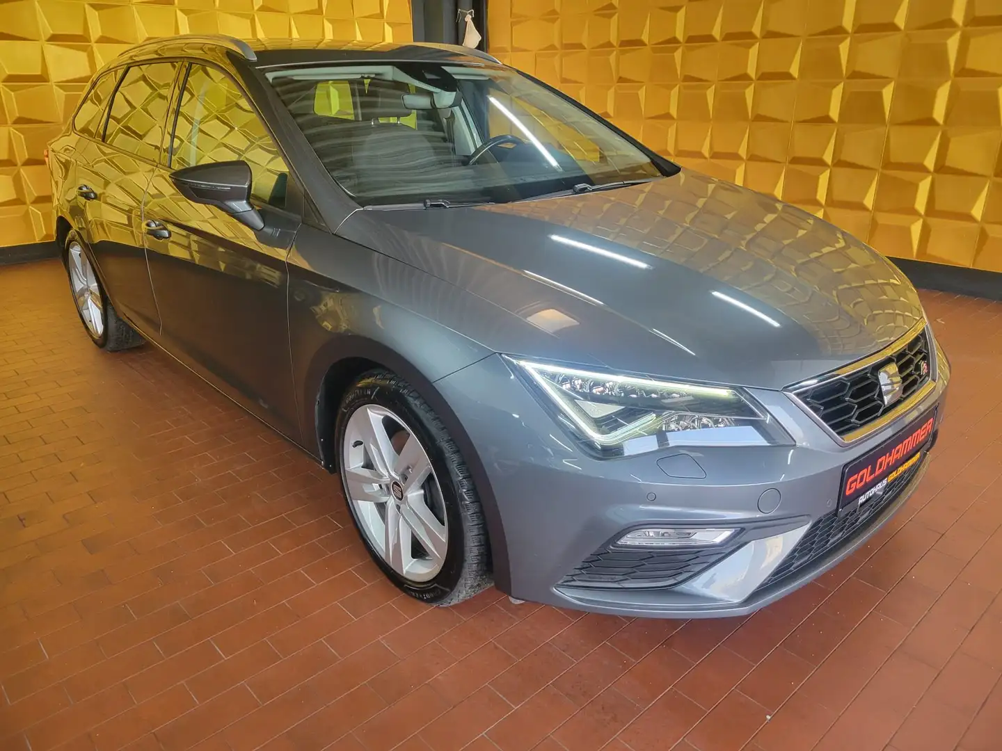 SEAT Leon Leon DSG LED/ACC/KAMERA/AHK/NAV Gris - 2