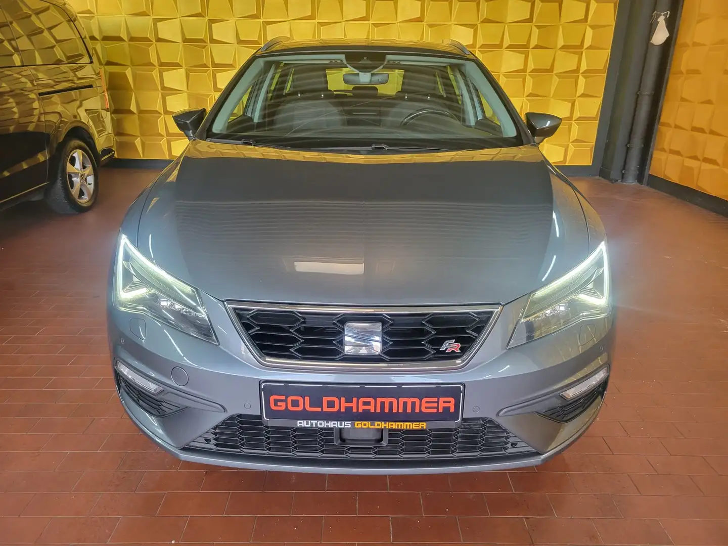 SEAT Leon Leon DSG LED/ACC/KAMERA/AHK/NAV Gris - 1