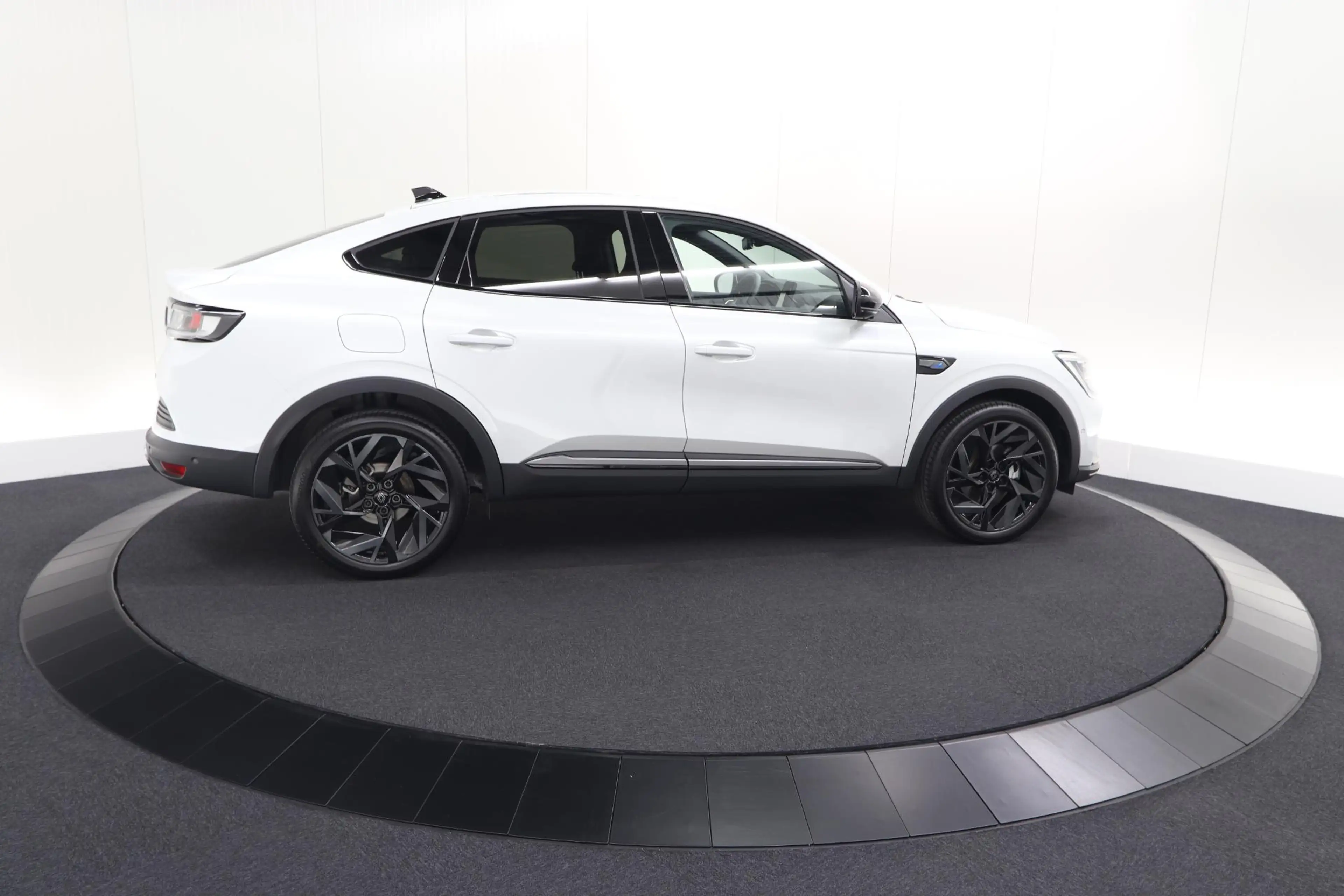 Renault Arkana 1.6 E-Tech hybrid 145 Esprit Alpine | 360 Camera | — photo 8