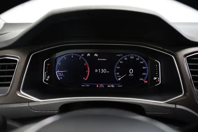 Volkswagen T-Roc view 15