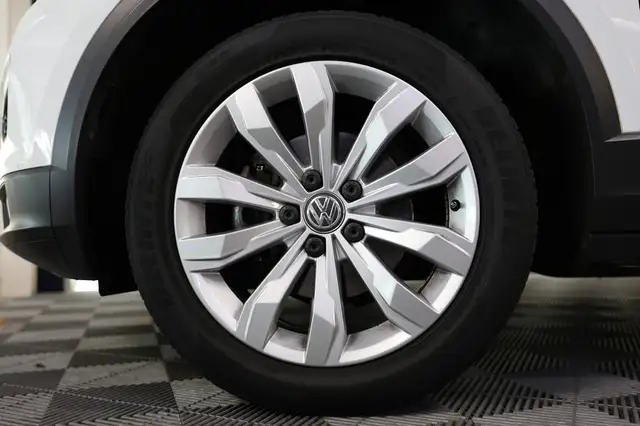 Volkswagen T-Roc view 4