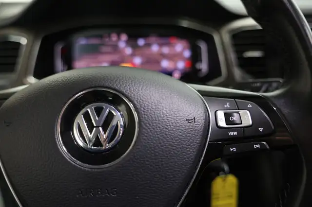 Volkswagen T-Roc view 13
