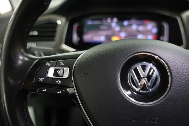 Volkswagen T-Roc view 12