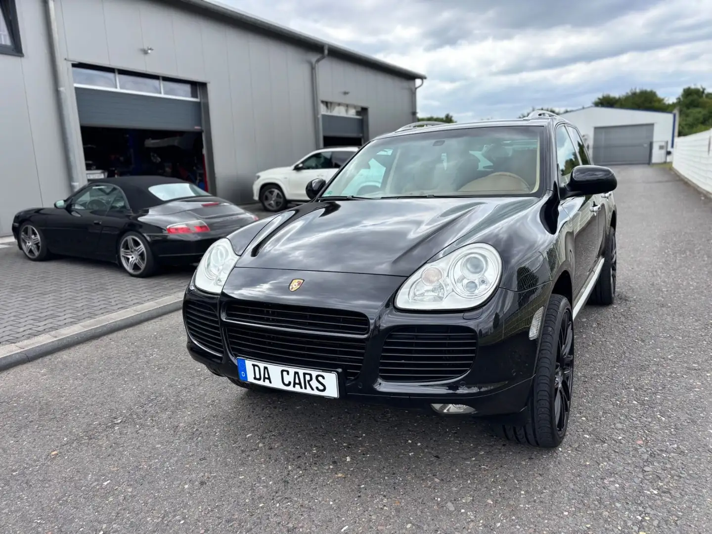 Porsche Cayenne Turbo Navi/SD/BOSE/AHK/Prins-Top Zustand Schwarz - 1