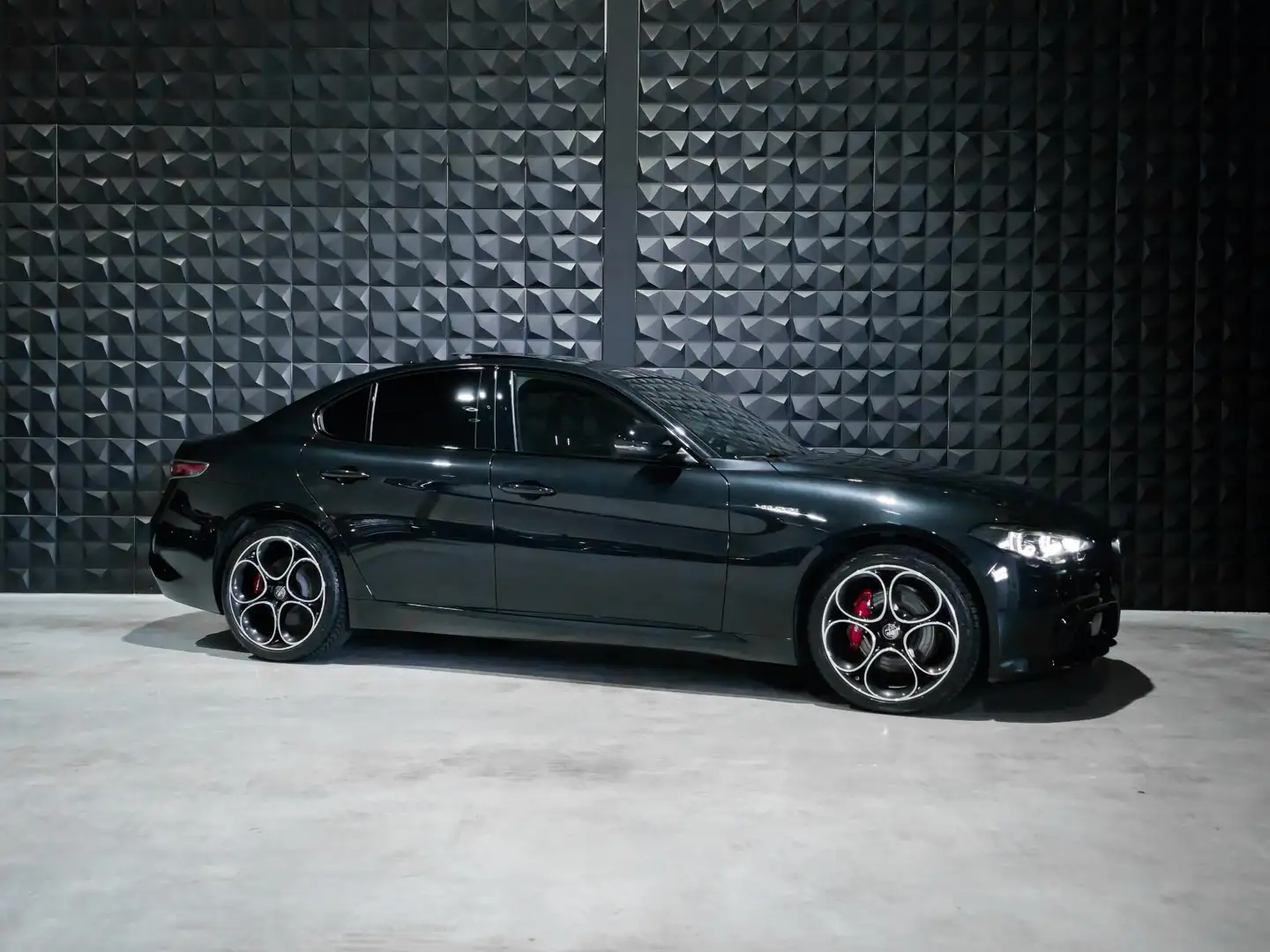 Alfa Romeo Giulia 2.0 T GME AWD Veloce | Pano | 19"| ACC | Matrix |S Zwart - 2