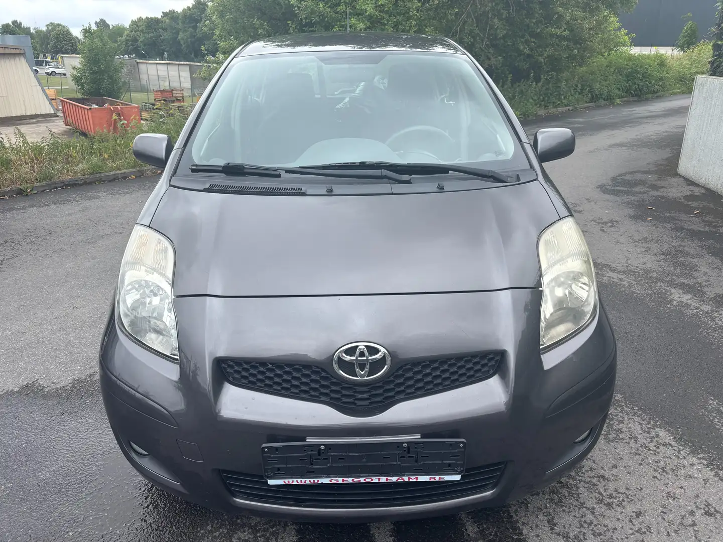 Toyota Yaris 1.33i VVT-i Gris - 1